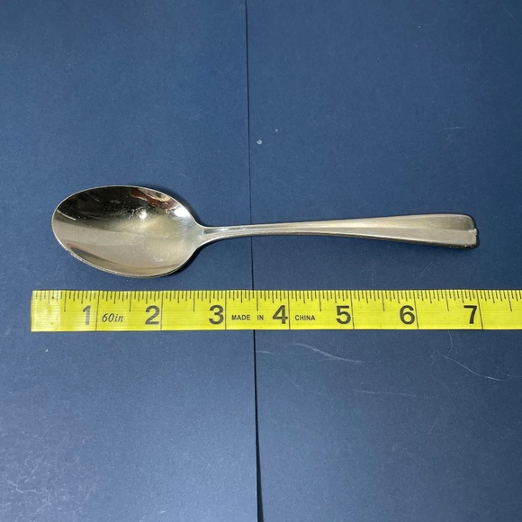 Vintage Oneida GALA IMPULSE Set of 4 Soup Spoons Stainless Flatware Silverware - Picture 5 of 6